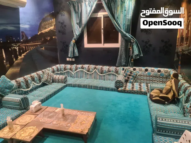 مجلس عربي + ستارة واحدة  بحالة أكثر من جيدة جدا