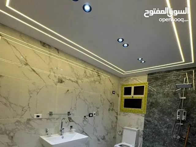 اعمال السرميك وعزل الاسطح وصبغ الايبوكس اجود الانوع مع الضمان وصيانه البيت من الخارج والدخل