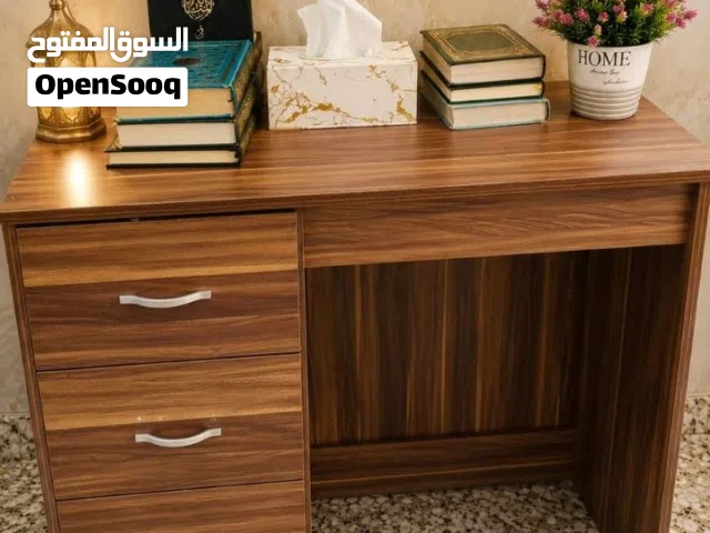 ميز مكتبي  جودة عالية امريكي  ستخدم للدراسةو يمكن اضافة مرآة ليصبح طاولة مكياج للون