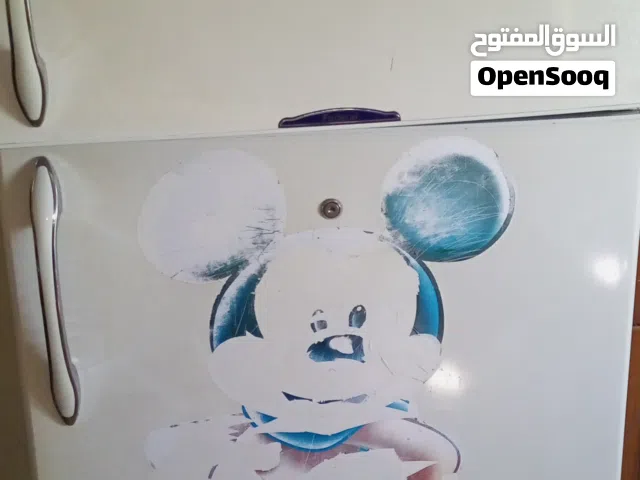 تلاجة فيدرال للبيع بسعر مناسب ليي بها اي عطل تلاجة مساحتها واسعة من داخل جميلة وعملية بشكل كبير