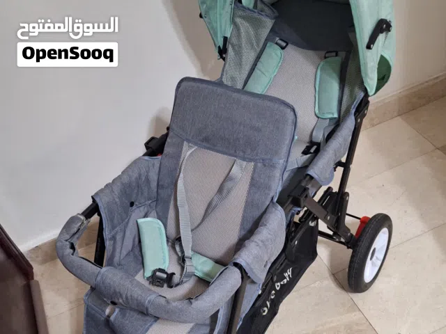 عربة اطفال تصلح لطفلين بحالة شبه جديده