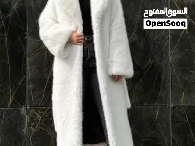 جاكيت فرو طويل أبيض (عباية فرو) راقي جداً بحالة ممتازة - للبيع