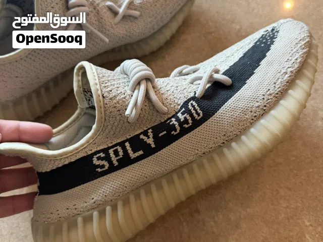 Adidas Yeezy ( original ) Used very Clean