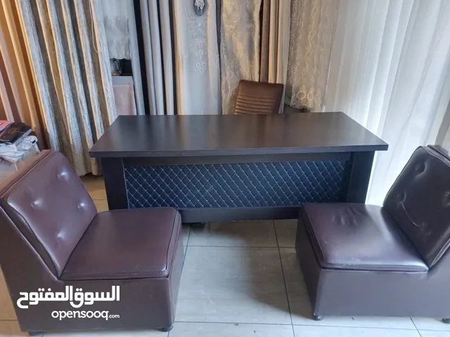 مكتب خشب لمنيت وجه لاتيه بحاله الوكالة