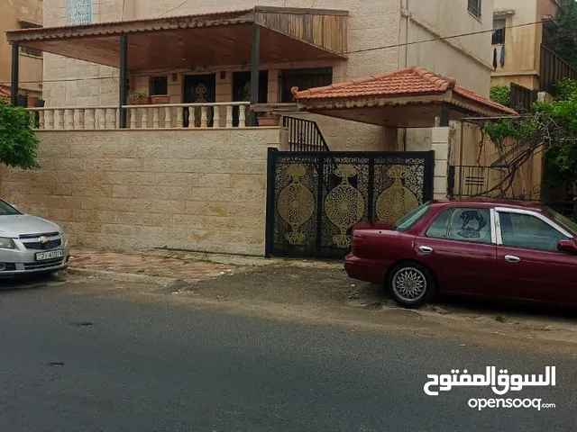 239 m2 3 Bedrooms Townhouse for Sale in Amman Hettin