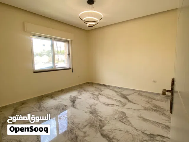 استديو فارغ للايجار شارع الجامعة مجددة بالكامل موقع هادى قريب من جميع الخدمات بالإضافة إلى الشارع ال