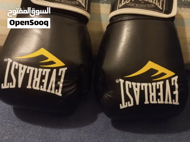 كفوف ملاكمة إيفرلاست (Everlast) وزن 12oz بحالة الوكالة