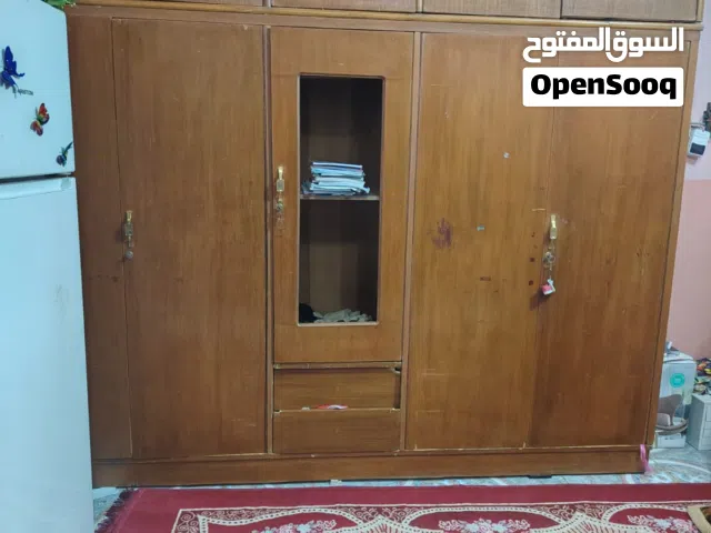 كنتور صاج مستعمل 5 ابواب نقص فقط جامة في الباب النصفي