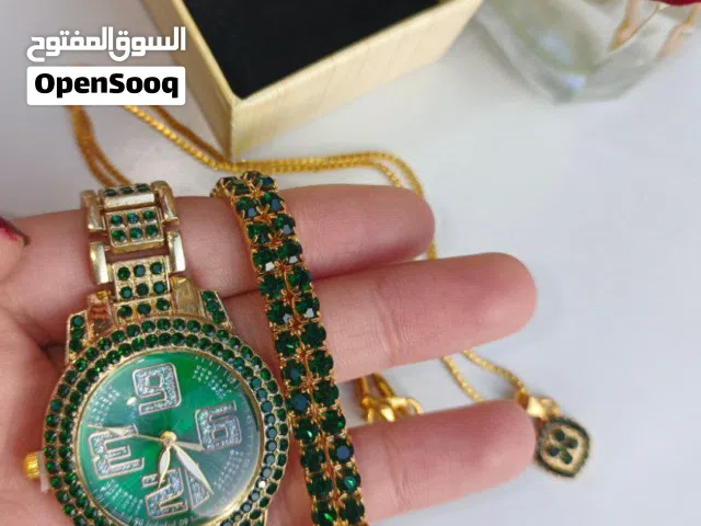 طقم اكسسوار بلون الذهبي والزيتوني