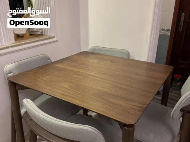طاولة طعام