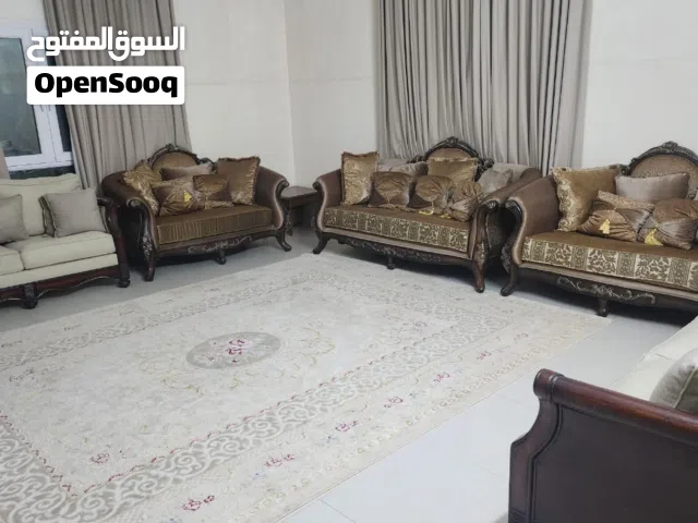 للبيع طقم قنفات مع ثلاث طاولات