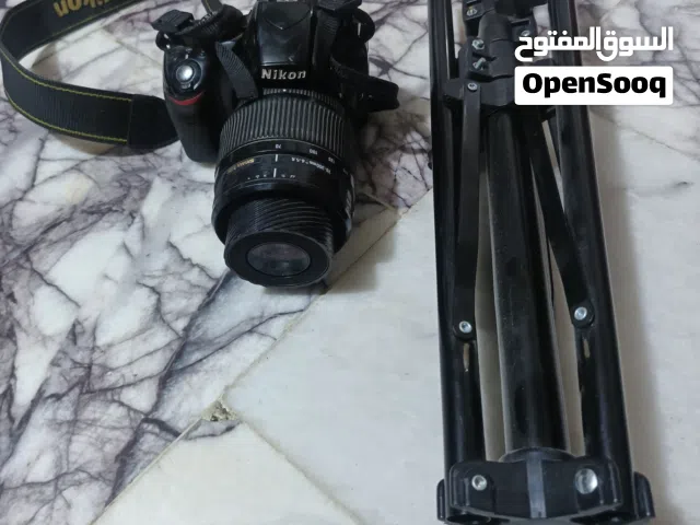 كامرة نيكون D3200 مع ستان نقصها عدسة بس ابيع على وضعها