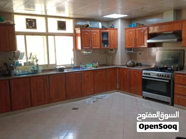 مطبخ كامل ألومنيوم مع فلتر شفط تقريبا 5 متر في 6 متر للبيع في مدينة شخبوط أبوظبي