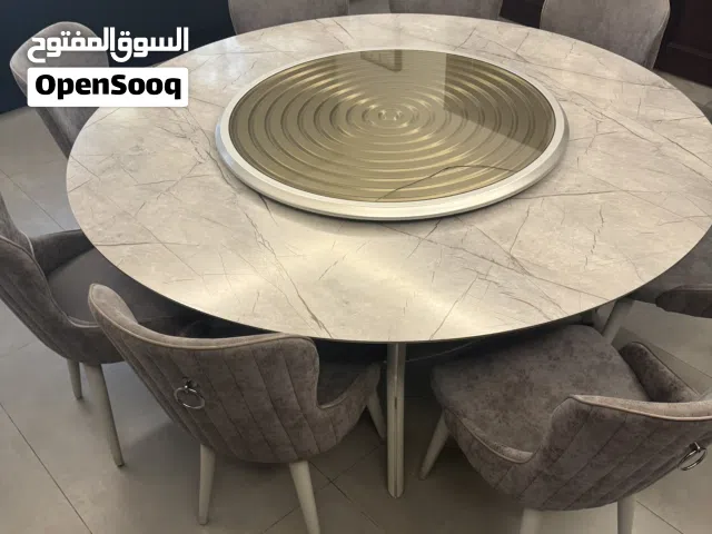 للبيع طاولة طعام دائرية مستعملة