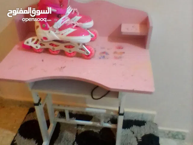 مقعد دراسي وبتيناج مستعمل مع بعض في خدمة توصيل