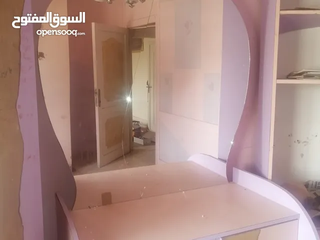 غرفة نوم بناتي  تخت عدد 2 تسريحة تضمن جرارات عدد 3 ومكتب  ومكتبه