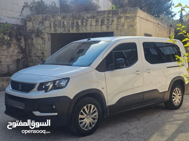 بيجو ريفتر 2022