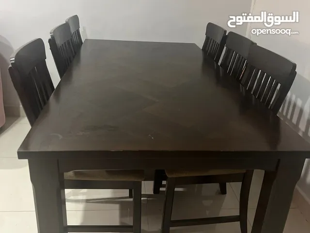 طاولة سفرة مع 6 كراسي بني اللون من صفاة الغانم الحالة ممتازة استعمال خفيف للبيع