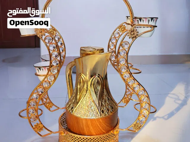 Elegant tea flux with gawa cups