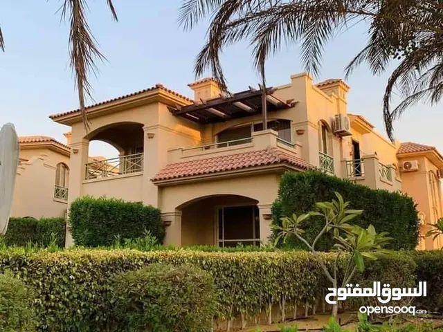 شاليه متشطب بالتكيفات في la vista bay east راس الحكمه 3 غرف تقسيمه مميزه و اطلاله مباشره علي البحر