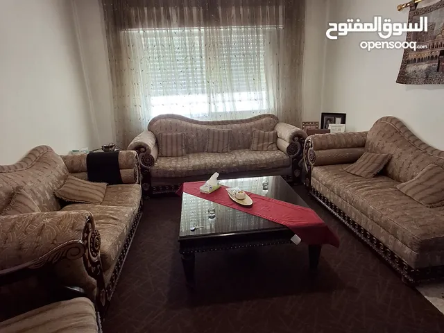 طقم كنب بحالة جيدة للبيع