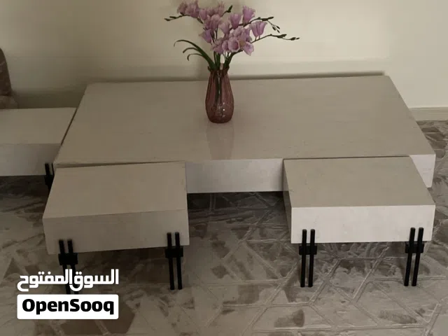 طاولات للبيع 250 الطاولات نظيفه جدا ما كملت سنه باقي