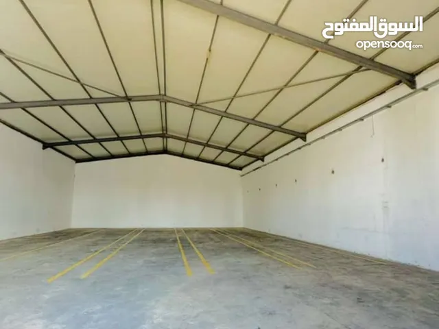 هنقر لبيع بعد سيمافور البيفي بحد مصرف شمال افريقيا مساحه 1300 فيها 300 في سعية الطريق سعر المتر علي