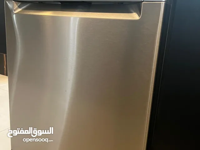 غسالة أطباق اريستون – 9 برامج – 5 رشاش شبه جديدة ولا استخدام بداعي السفر