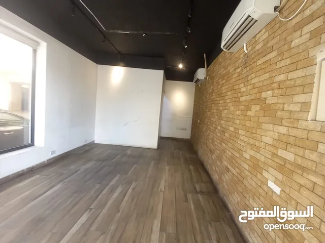 محل للايجار بالسالمية شارع حمد المبارك موقع متميز علي شارع عمومي بدون عمولة من المالك مباشرة