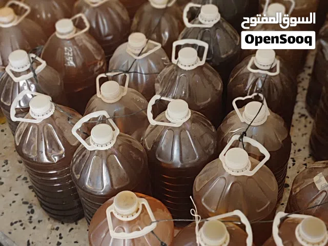 يوجد لدينا زيت زيتون بكر درجة أولى للبيع جملة أو قطاعي .. الكمية: 700 لتر.