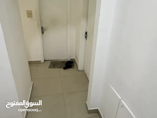 مطلوب شريك سكن لشقة مفروشة بلصويفية