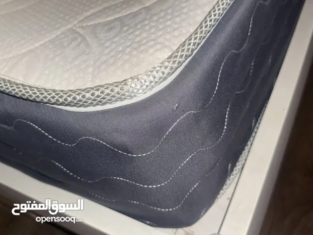 غرفة نوم شباب مستعملة نظيفه جدا وفرشتها ممتازة السعر 100 دينار بمنطقة المقابلين