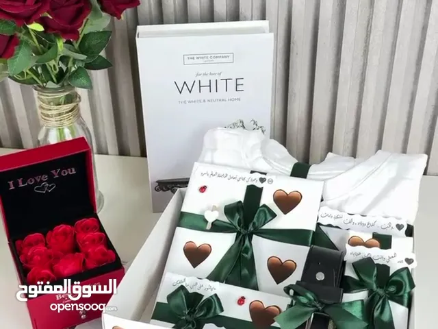 *عُمـري مـا بالغت بمشـاعـري أنـا فعـلاً استثنيگـ عـن الگُل ".* مكونات البوكس تيشيرت ما