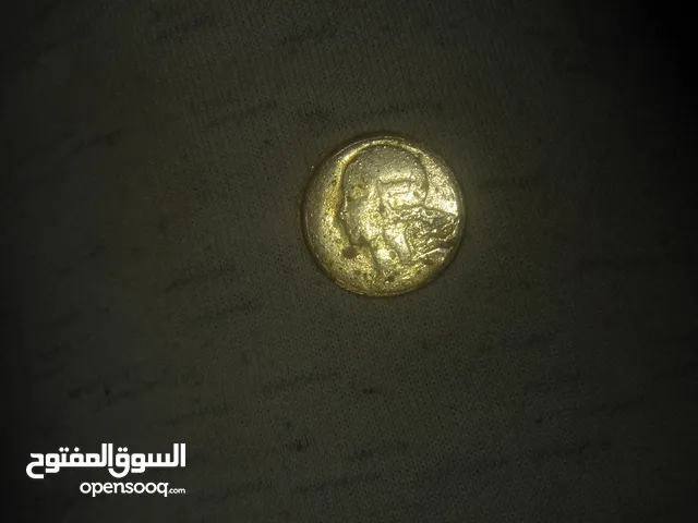 حلقة اودن من دهب ولكن انها حلقة واحدة ماشي بزوج