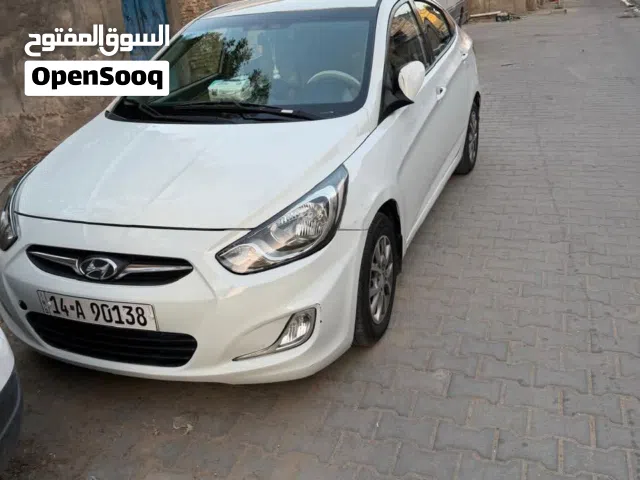 2014 هيونداي اكسنت Standard
