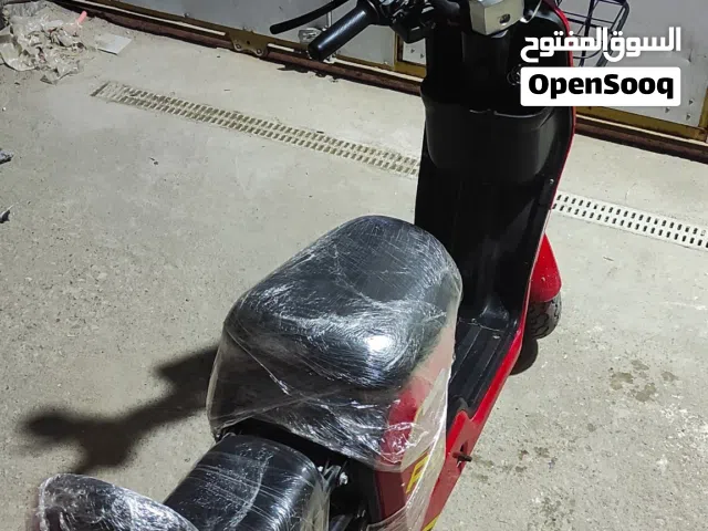دراجة شحن R9 فول نضافة سرعة 60حقيقي البشاشة يقرة 90 مابيهة اي عطل 16امبير تجي وياها مرايات جدد