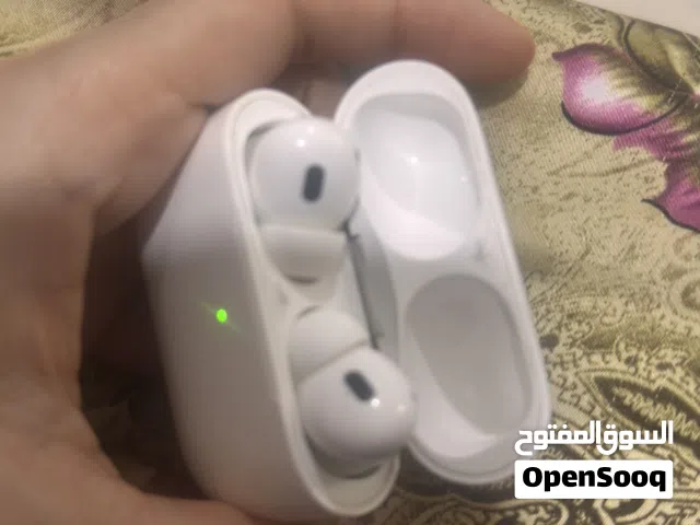 سماعة ايربودز الجيل الثاني جديده والصوت استخدم خفيف