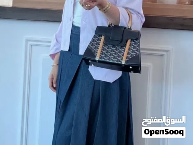 قميص بنفسجي نفس الصوره وتنوره جينز غير مستعمل