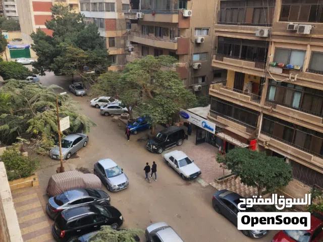 فرصه شقه للبيع بمدينه نصر المنطقه التامنه بجور السراج مول