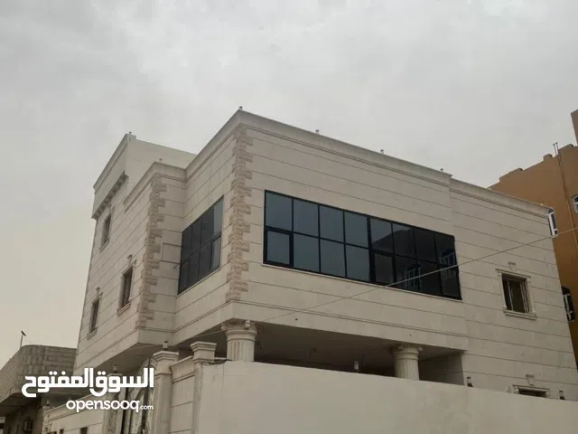 440 m2 More than 6 bedrooms Villa for Sale in Aden Shaykh Uthman