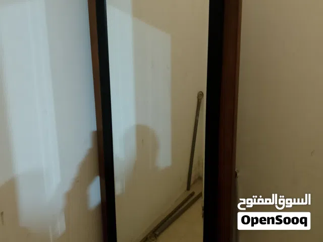 مراه بقعده خشبيه بحاله ممتازه