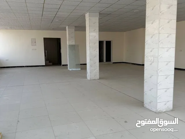 بناية تحتوي على طوابق مفتوحة للايجار
