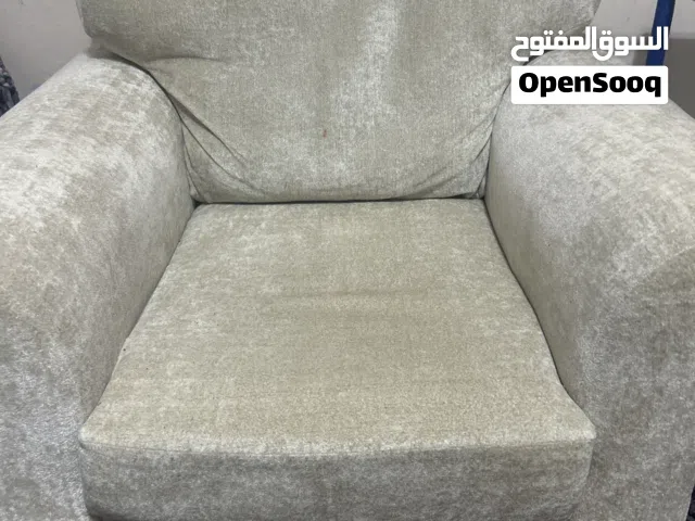كنبة نفخ مُريحة جداً ، توضع في غرف نوم لقراءة الكتب صباحاً ،