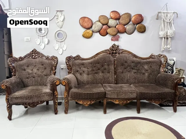 كنب قماش تركي بحال ممتازه اللون بني قريب للزيتي