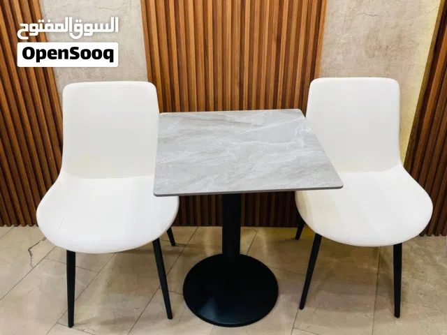 ميز طعام 2+1 رجل حديد دوشمه جلد سطح رخام مزجج  قياس الميز 60 سم مربع