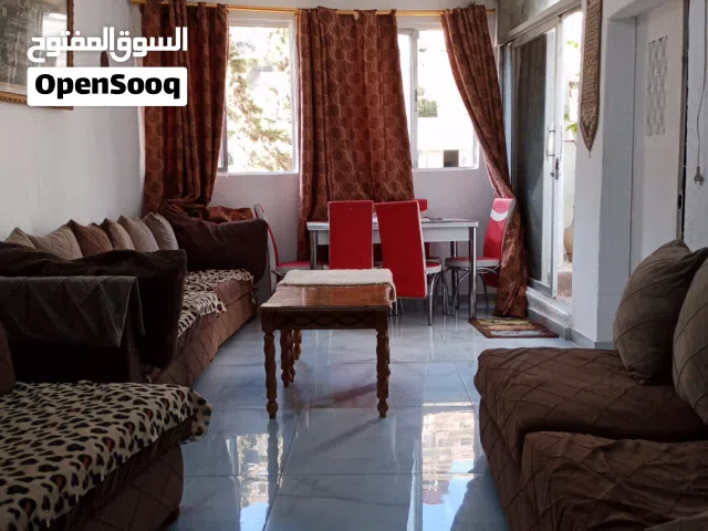 شقه للبيع منطقة جبل القلعة شارع إبن الحسين
