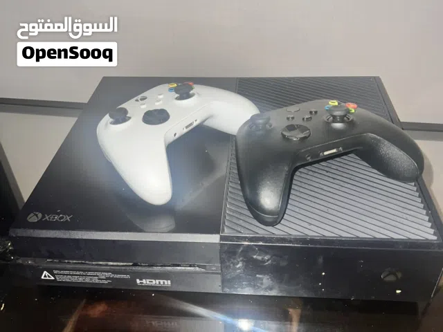 اكس بوكس ون نظيف مع جهازين ويوجد حساب في الاكس بوكس وألعاب