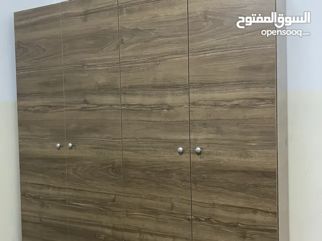 دولاب اربع ابواب شبه جديد