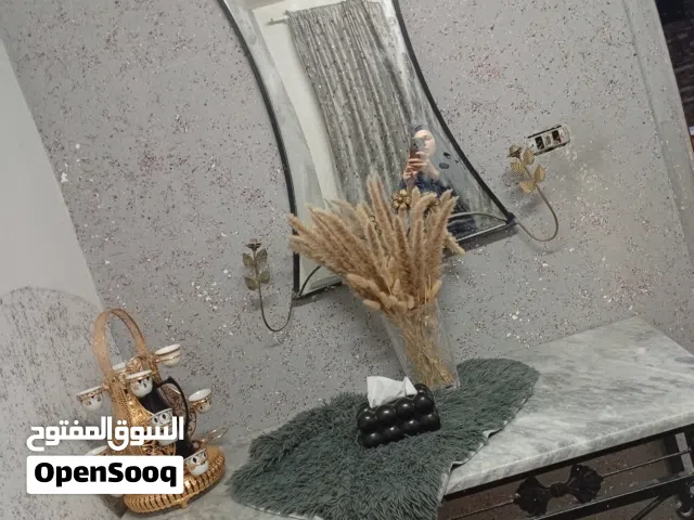 طقم أنتريه مدخل حديد مع الرخامه كامل  ثقيل مع مراي للبيع  وطاوله  الطاوله بدها قزازه بس