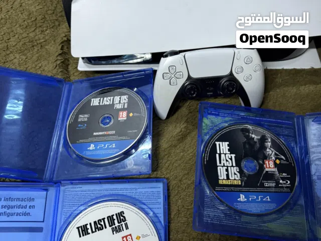 Ps5 مع شريط the last of us الجزء الاول والثاني